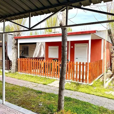 Kamp alanı Village Garden *