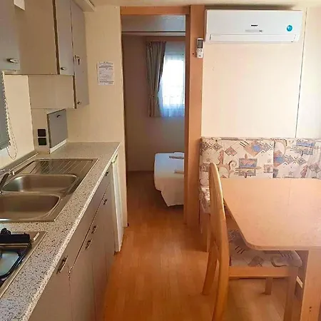 Village Garden Κάμπινγκ *