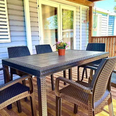 Kamp alanı Village Garden *