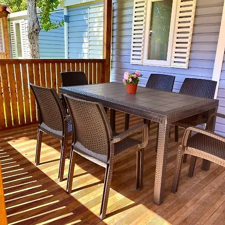 Kamp alanı Village Garden *